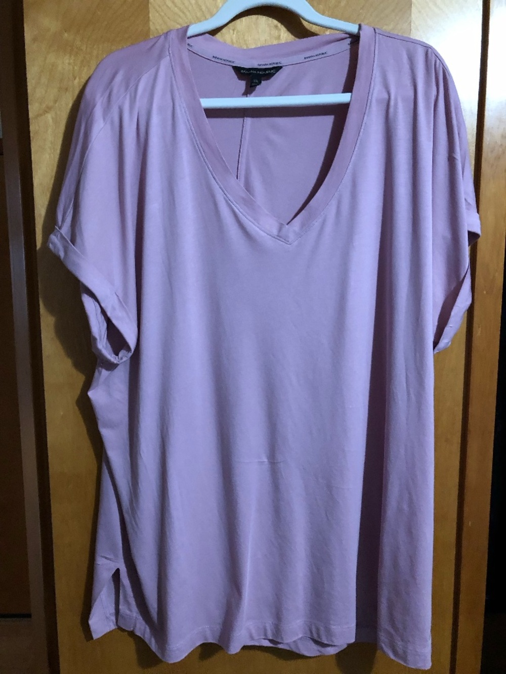 Banana Republic lavender v neck tee shirt